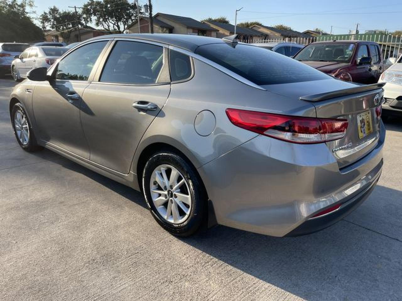 2018 Kia Optima VIN 5XXGT4L31JG193309 photo 11