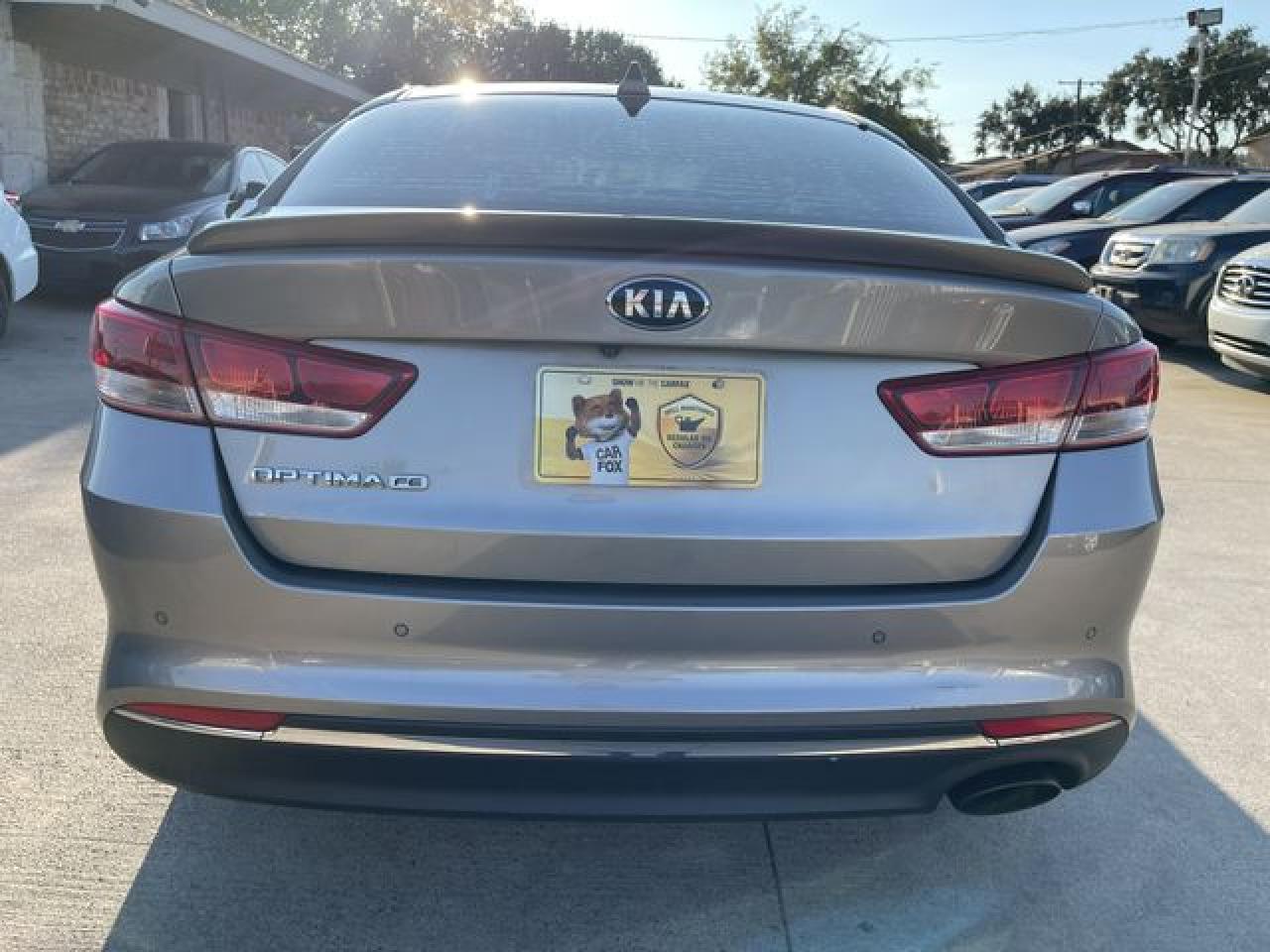 2018 Kia Optima VIN 5XXGT4L31JG193309 photo 10