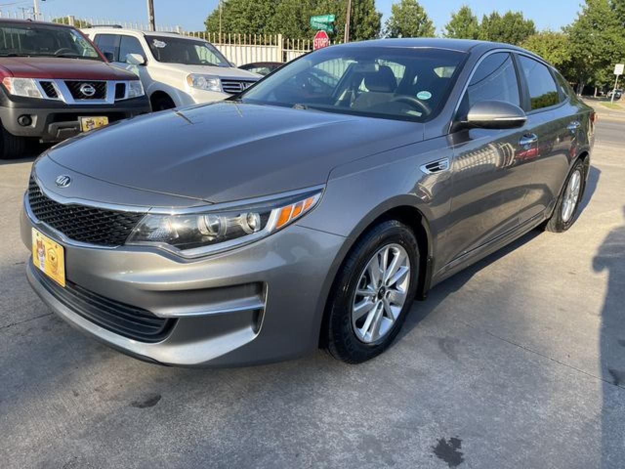 2018 Kia Optima VIN 5XXGT4L31JG193309 photo 2