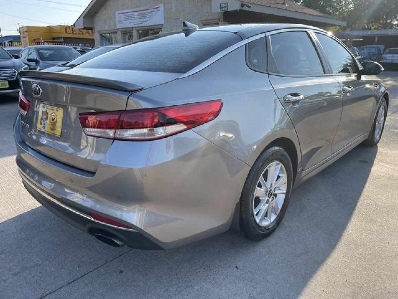 2018 Kia Optima VIN 5XXGT4L31JG193309 photo 3
