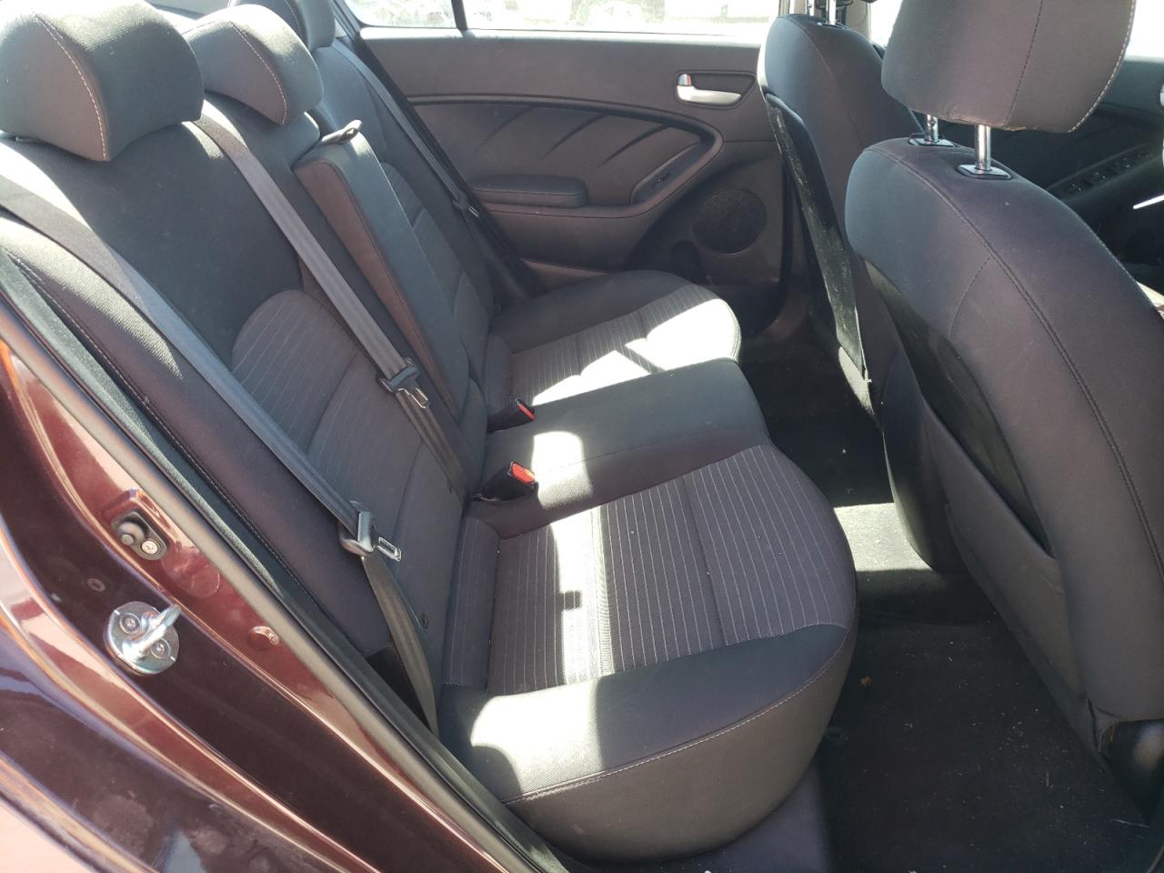 2018 KIA Forte VIN 3KPFL4A70JE196695 photo 6