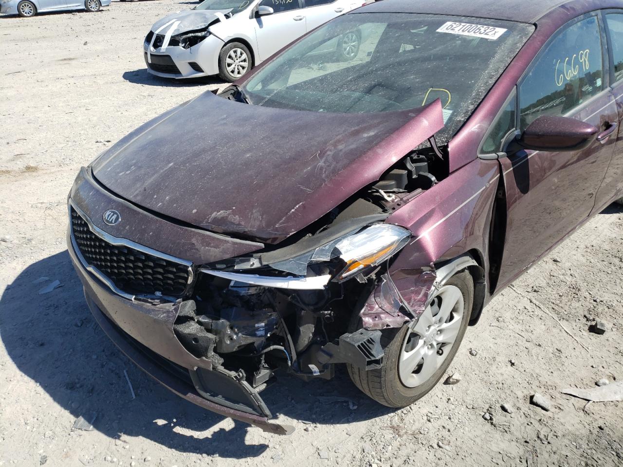 2018 KIA Forte VIN 3KPFL4A70JE196695 photo 9