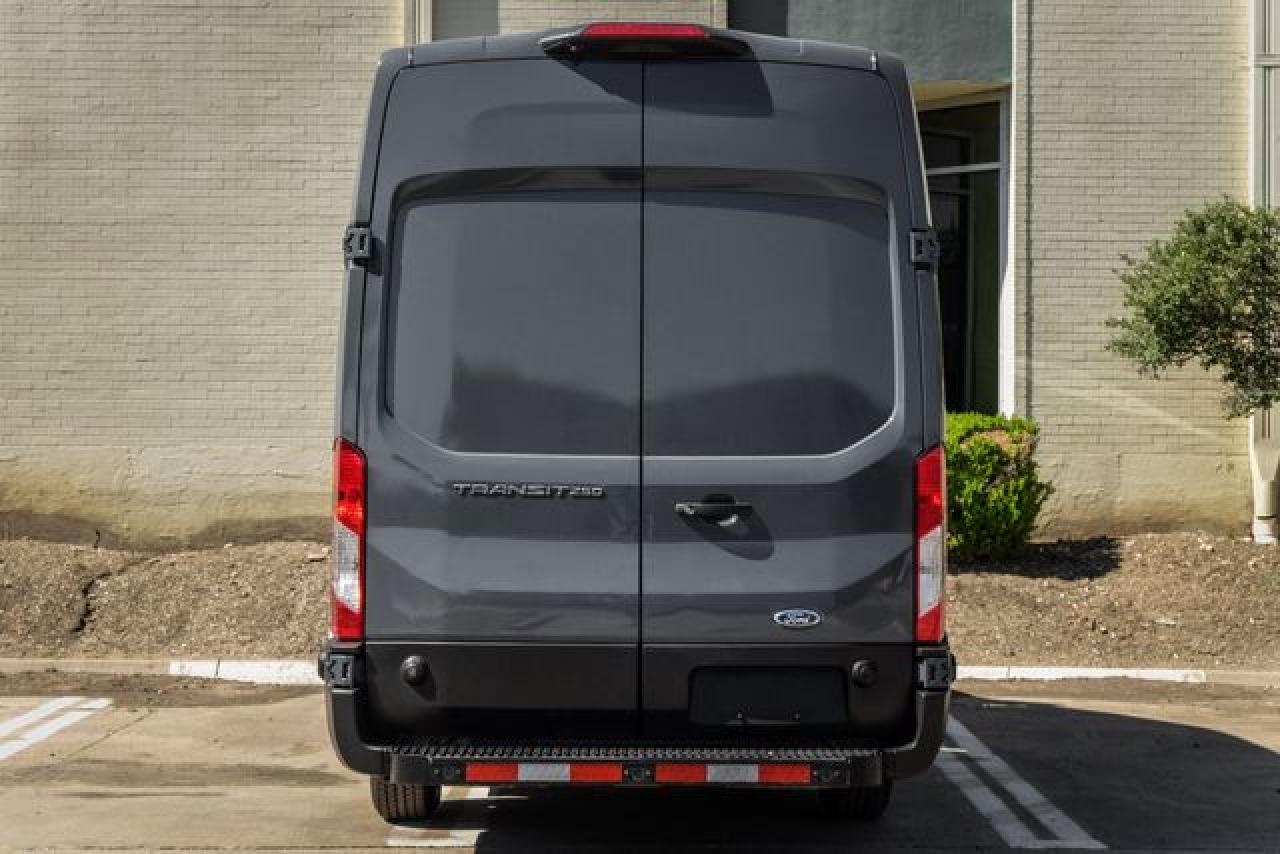 2019 Ford Transit VIN 1FTYR3XM8KKA97619 photo 8