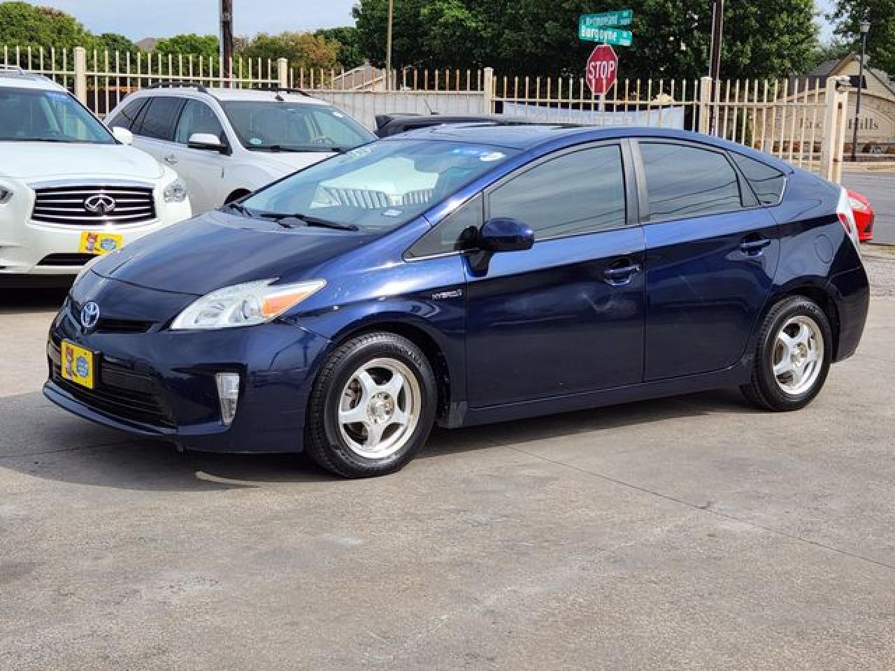 2014 Toyota Prius VIN JTDKN3DU2E1761994 photo 2