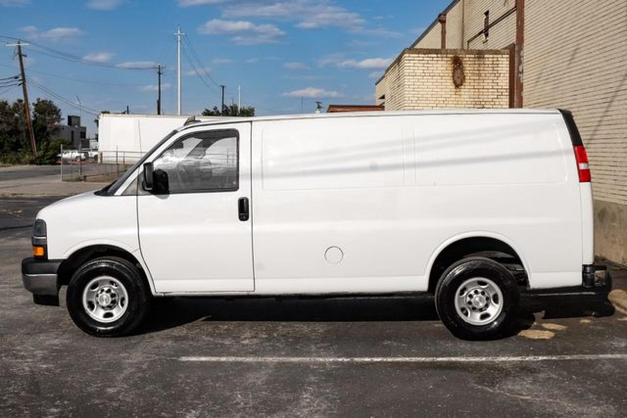 2021 Chevrolet Express 2500 VIN 1GCWGAF77M1239142 photo 10