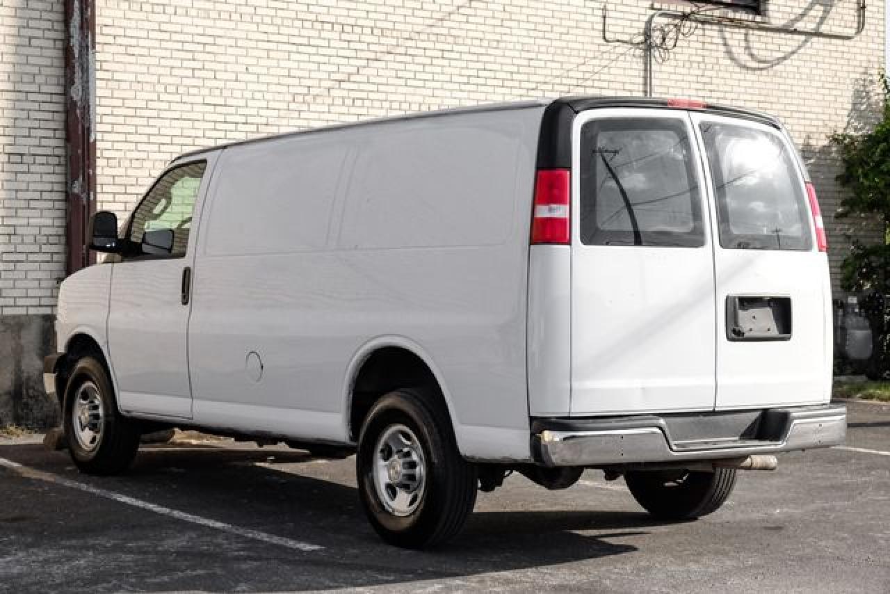 2021 Chevrolet Express 2500 VIN 1GCWGAF77M1239142 photo 9