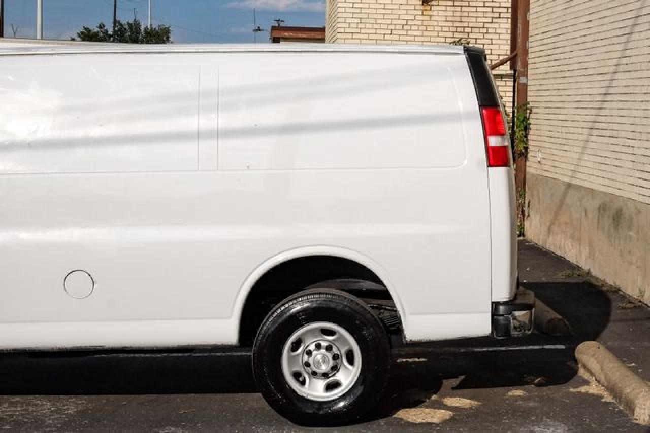 2021 Chevrolet Express 2500 VIN 1GCWGAF77M1239142 photo 12