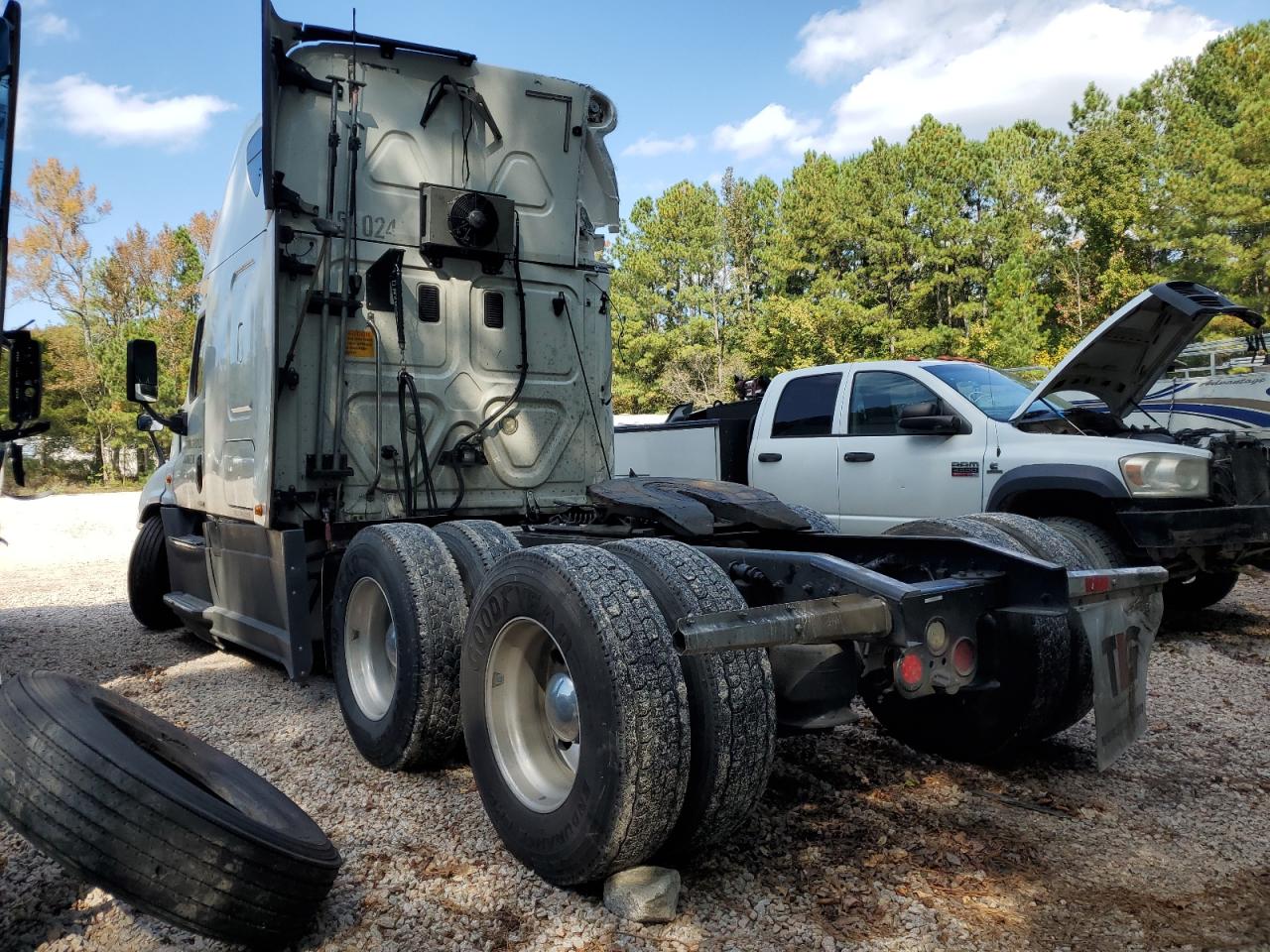2015 FREIGHTLINER CASCADIA 125 VIN 3AKJGLD56FSGG5088 photo 3