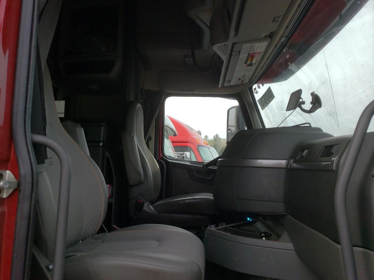 2019 VOLVO Vn VIN 4V4NC9EH9KN198670 photo 5