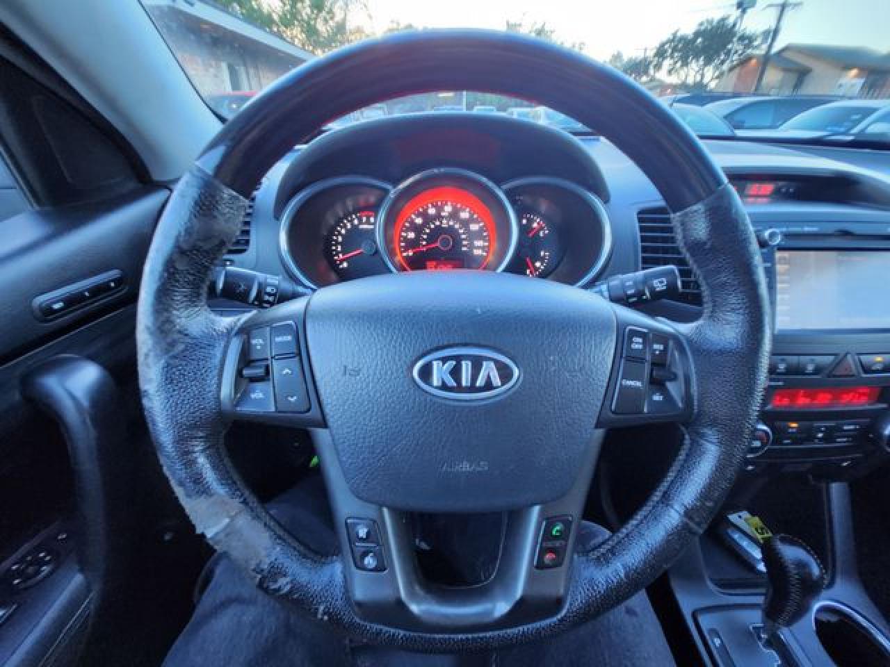 2013 Kia Sorento VIN 5XYKW4A23DG386556 photo 11