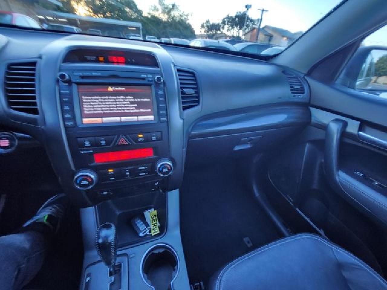 2013 Kia Sorento VIN 5XYKW4A23DG386556 photo 12