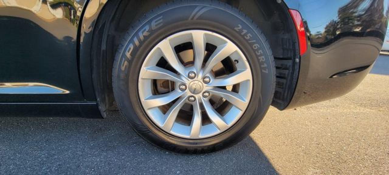 2015 Chrysler 300 VIN 2C3CCAAG4FH807202 photo 11