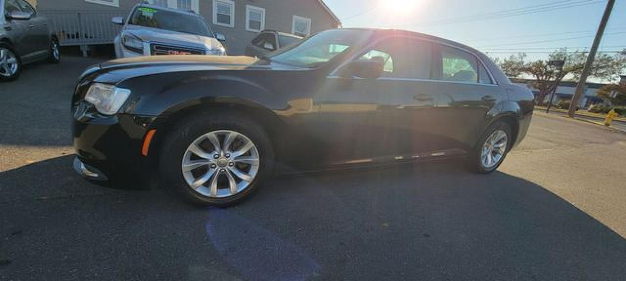 2015 Chrysler 300 VIN 2C3CCAAG4FH807202 photo 2