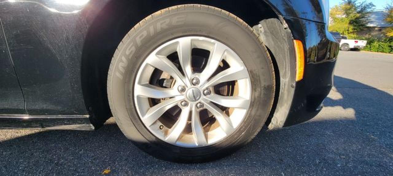 2015 Chrysler 300 VIN 2C3CCAAG4FH807202 photo 9