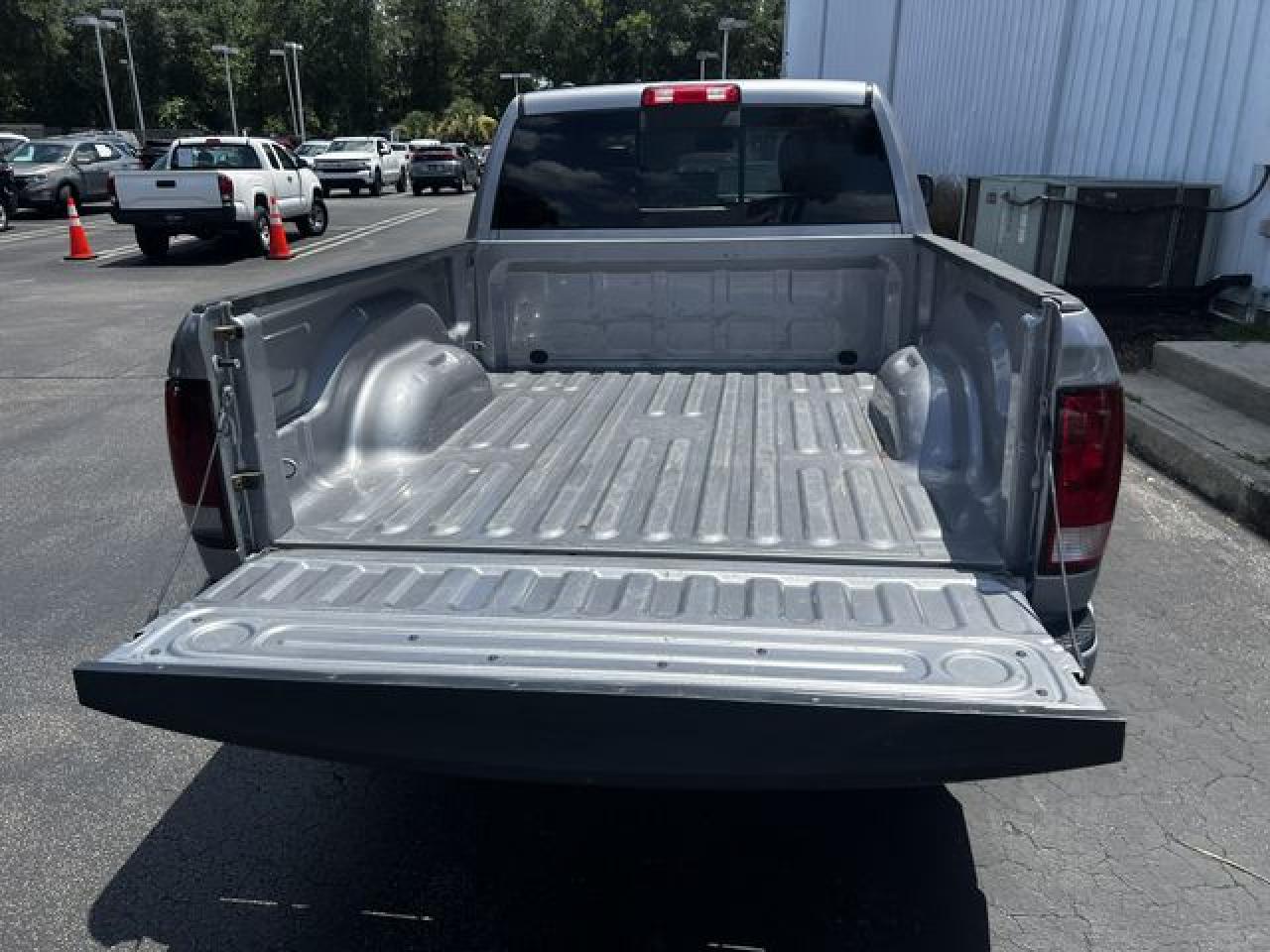 2020 RAM 1500 VIN 1C6RR7TT0LS100997 photo 10