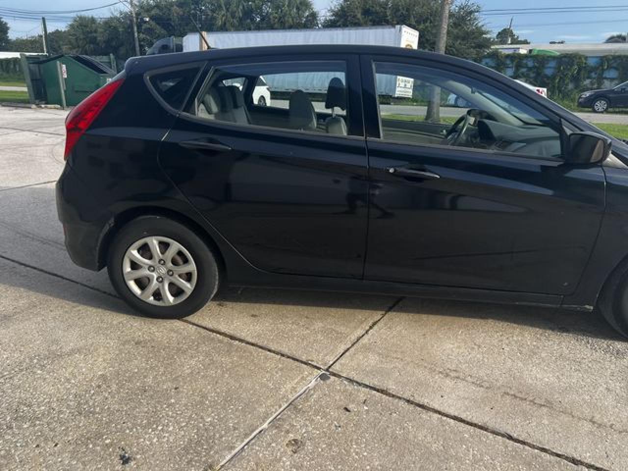 2014 HYUNDAI Accent VIN KMHCT5AE9EU178660 photo 4