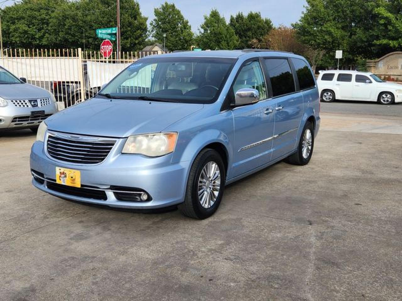 2013 Chrysler Minivan VIN 2C4RC1CG7DR570974 photo 2