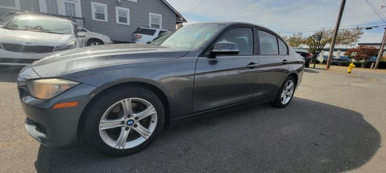 2012 BMW 3 series VIN WBA3A5C52CF343227 photo 2