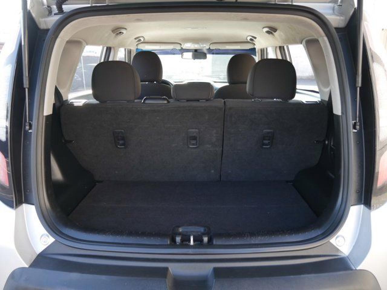 2015 Kia Soul VIN KNDJN2A29F7756203 photo 12