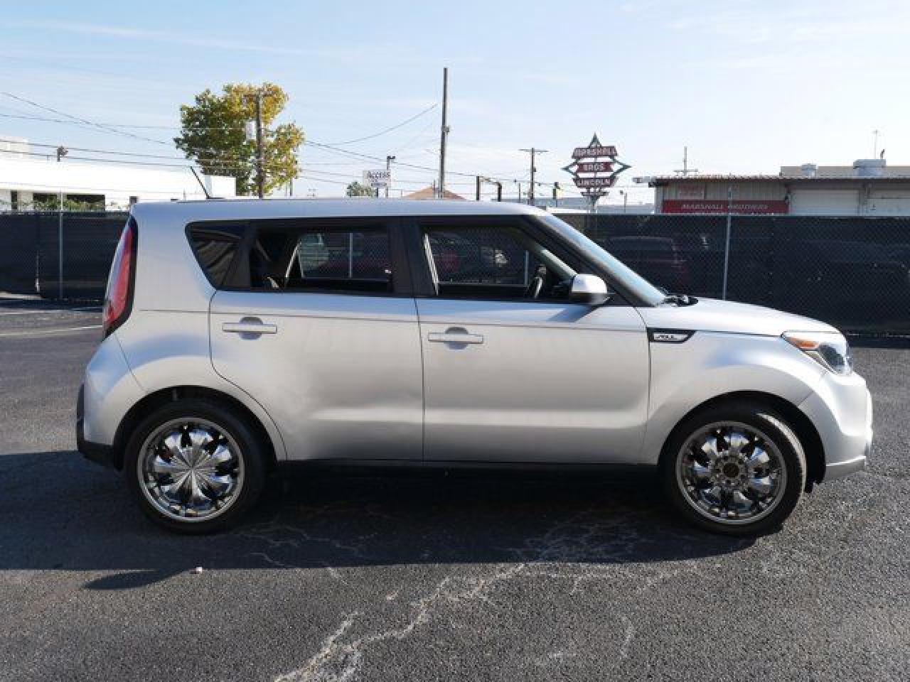2015 Kia Soul VIN KNDJN2A29F7756203 photo 4