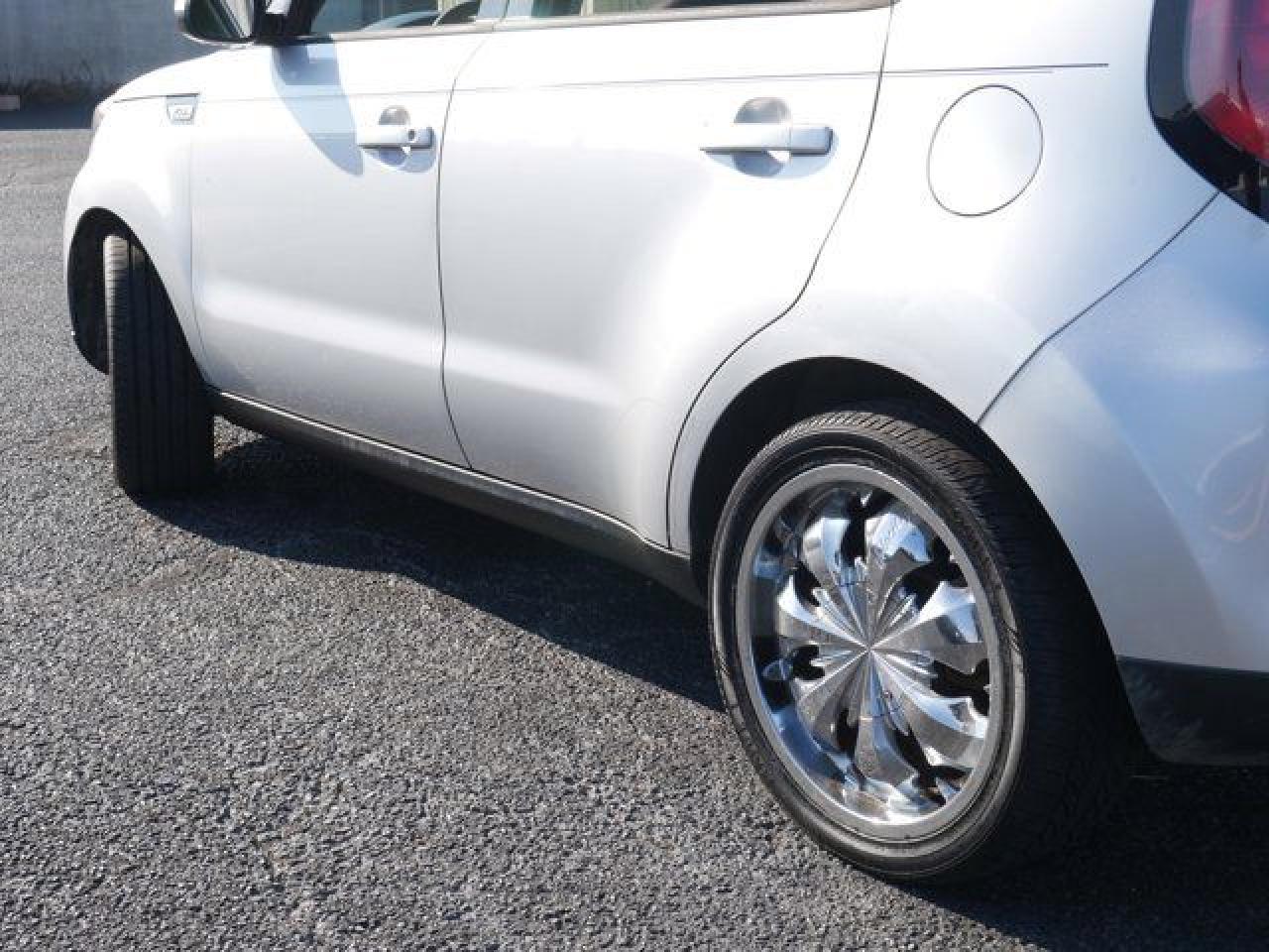 2015 Kia Soul VIN KNDJN2A29F7756203 photo 9