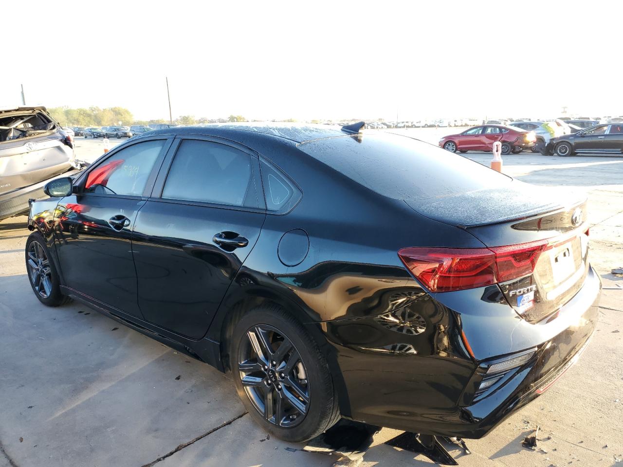 2021 Kia Forte VIN 3KPF34AD3ME386209 photo 2