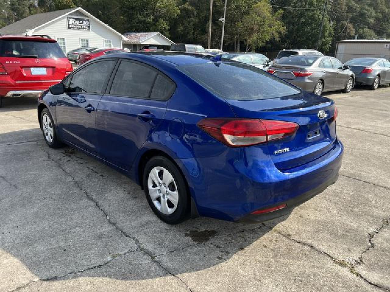 2018 Kia Forte VIN 3KPFK4A71JE180072 photo 2