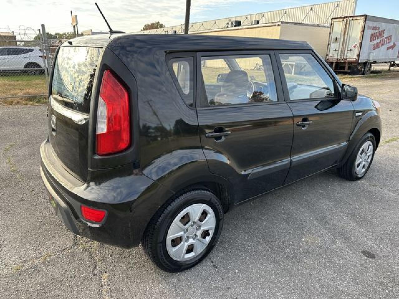 2012 Kia Soul VIN KNDJT2A56C7744828 photo 4