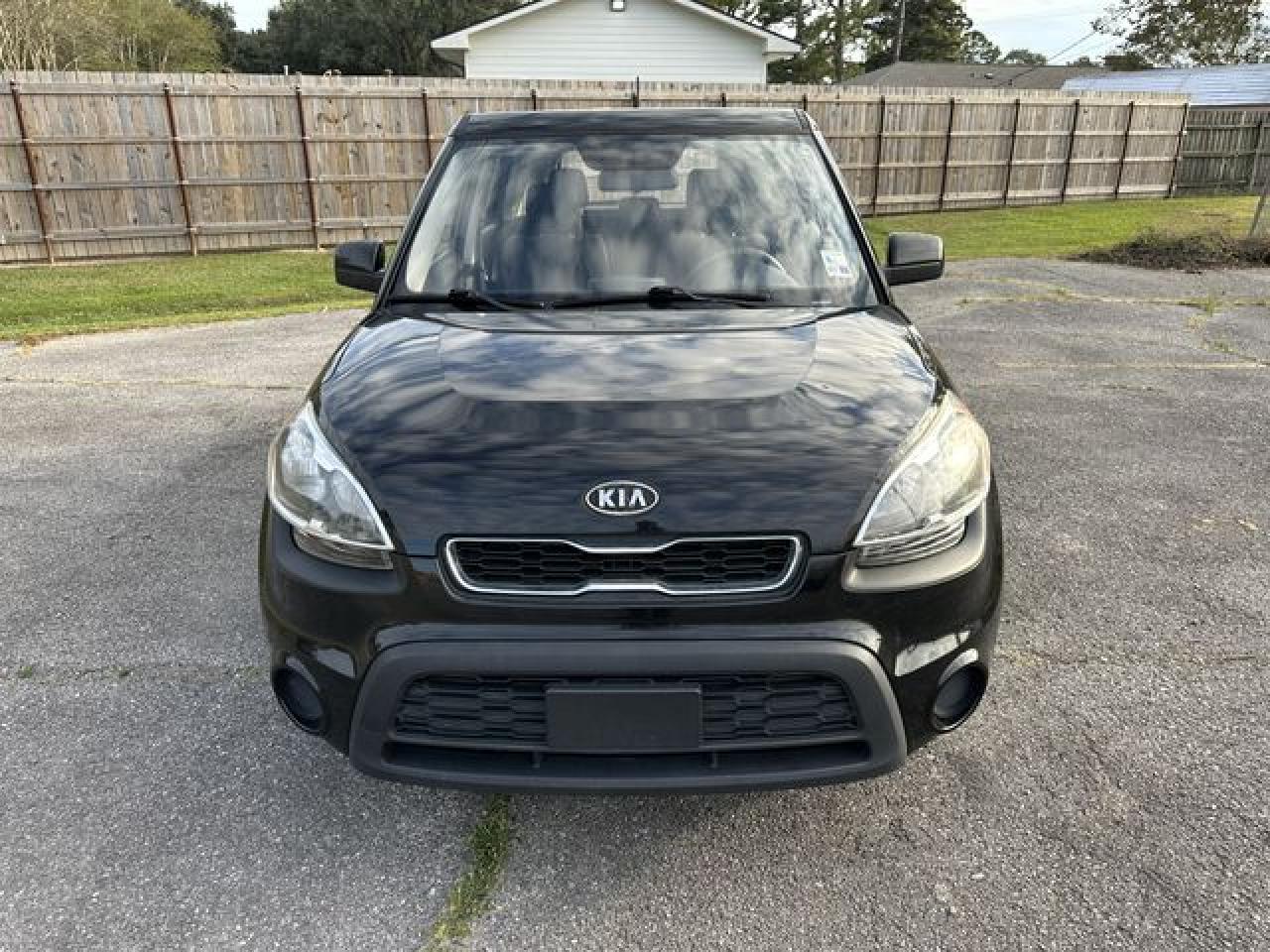 2012 Kia Soul VIN KNDJT2A56C7744828 photo 2