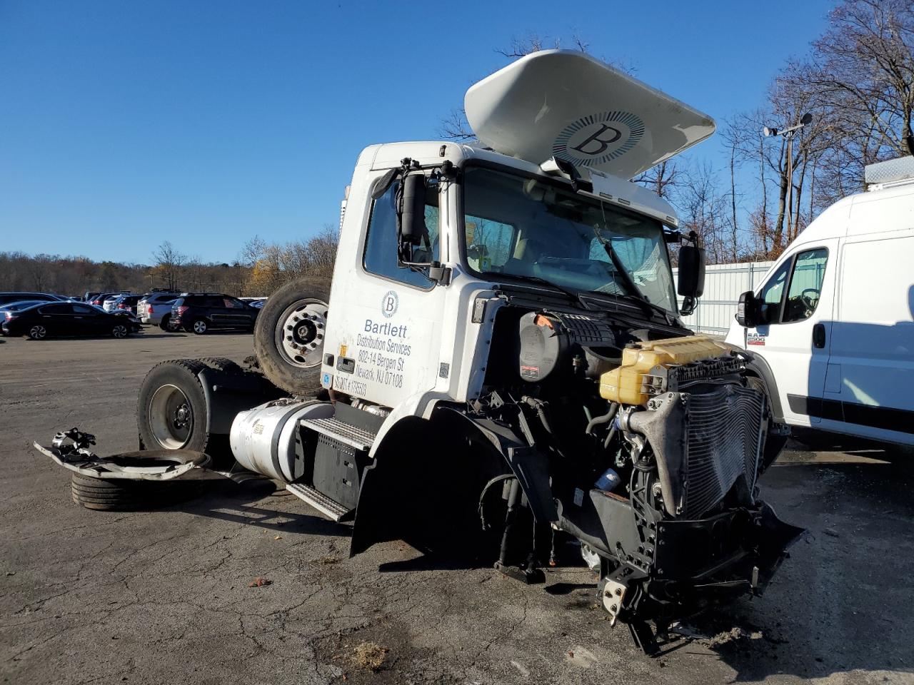 2018 VOLVO Vn VIN 4V4M39DF6JN885261 photo 1