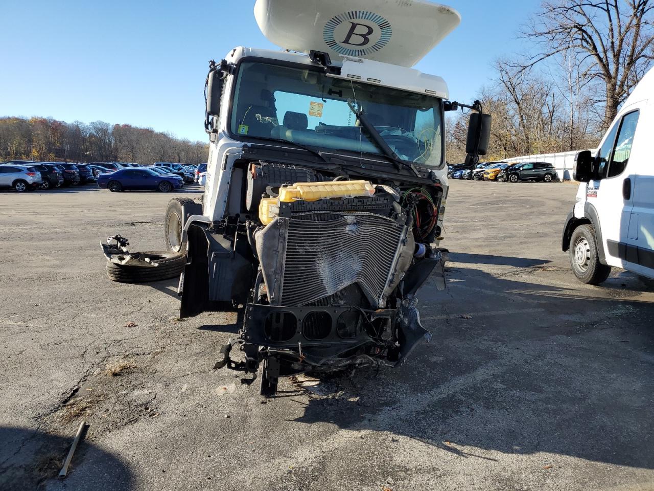 2018 VOLVO Vn VIN 4V4M39DF6JN885261 photo 9