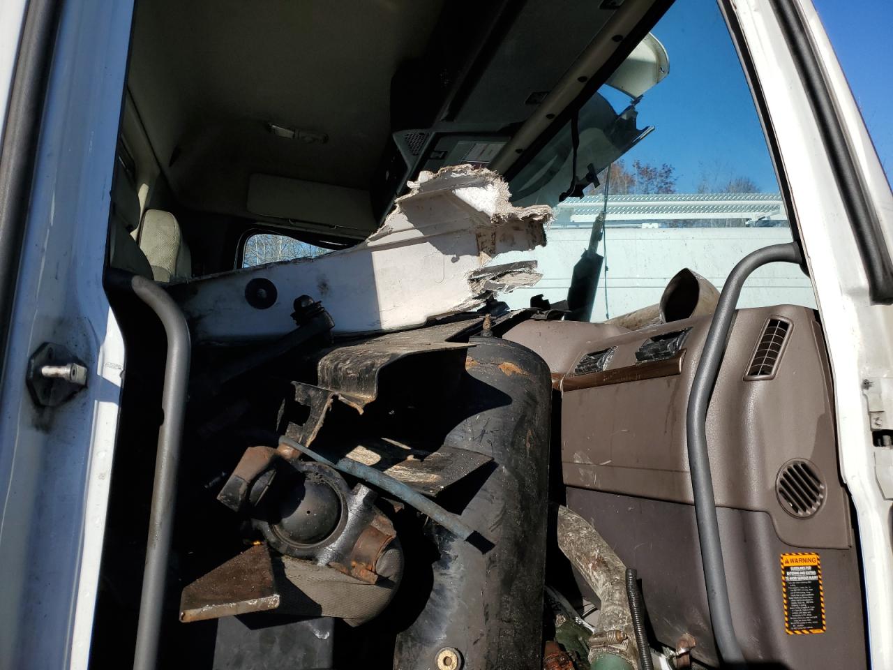 2018 VOLVO Vn VIN 4V4M39DF6JN885261 photo 5