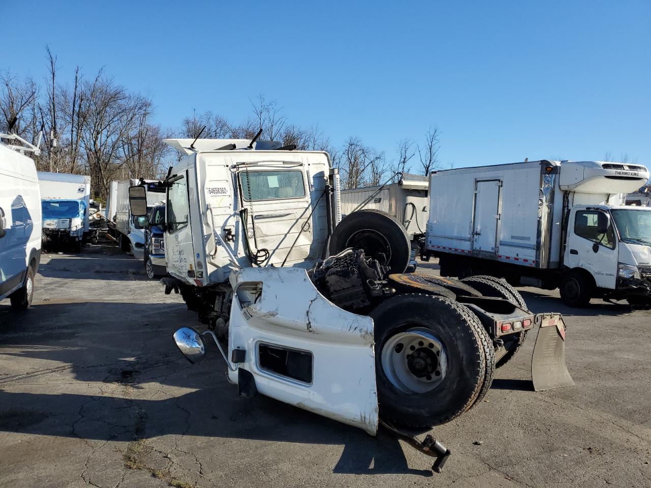 2018 VOLVO Vn VIN 4V4M39DF6JN885261 photo 3