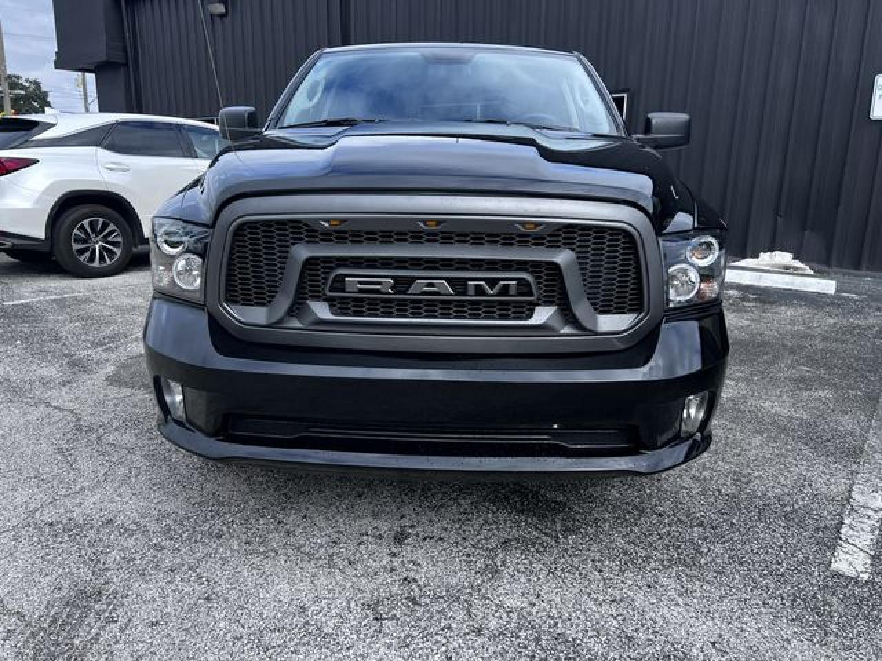 2021 RAM 1500 VIN 1C6RR6TT1MS516133 photo 2