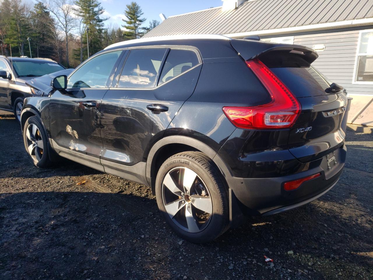 2019 VOLVO Xc40 VIN YV4162XZ9K2007925 photo 2