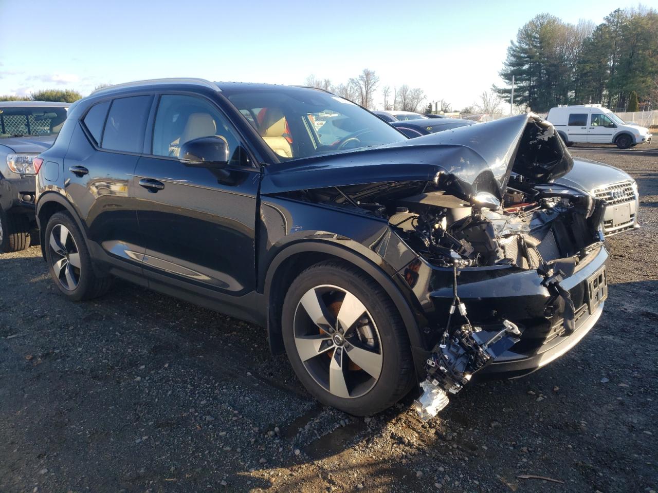 2019 VOLVO Xc40 VIN YV4162XZ9K2007925 photo 4