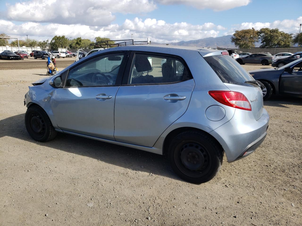 2013 Mazda 2 VIN JM1DE1KY0D0154645 photo 2