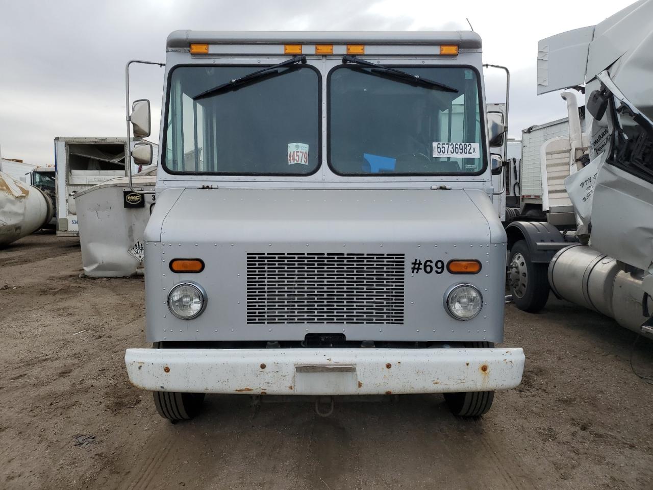 2009 WORKHORSE All models VIN 5B4KPD28093437304 photo 5