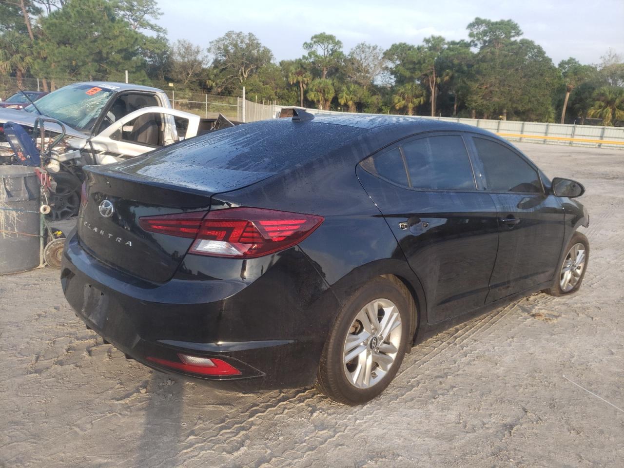 2019 HYUNDAI Elantra VIN KMHD84LF0KU779411 photo 3