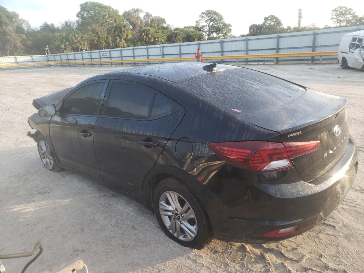 2019 HYUNDAI Elantra VIN KMHD84LF0KU779411 photo 2