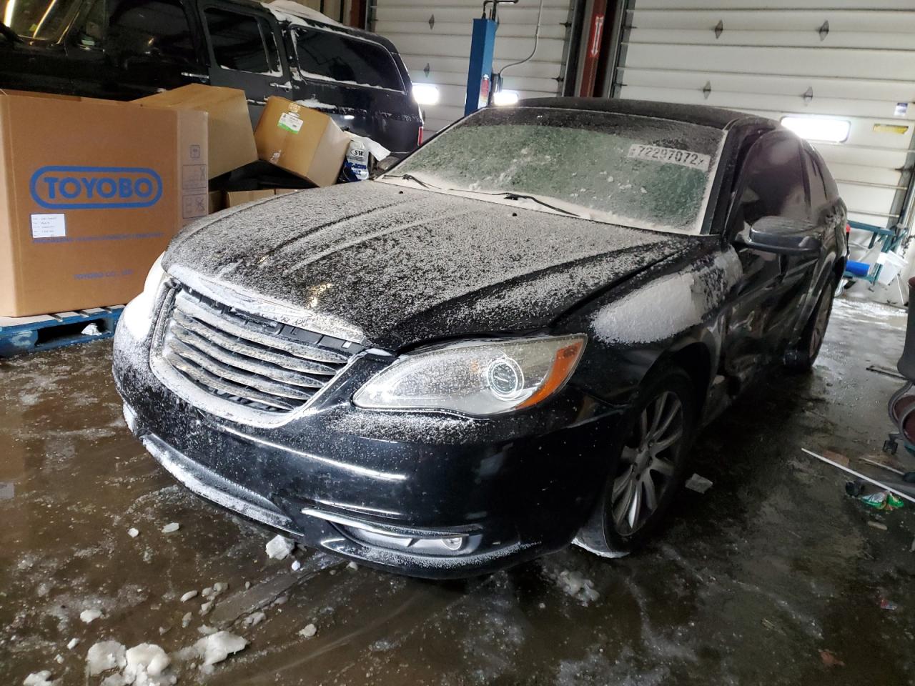 2014 Chrysler 200 VIN 1C3CCBCG7EN100040 photo 1