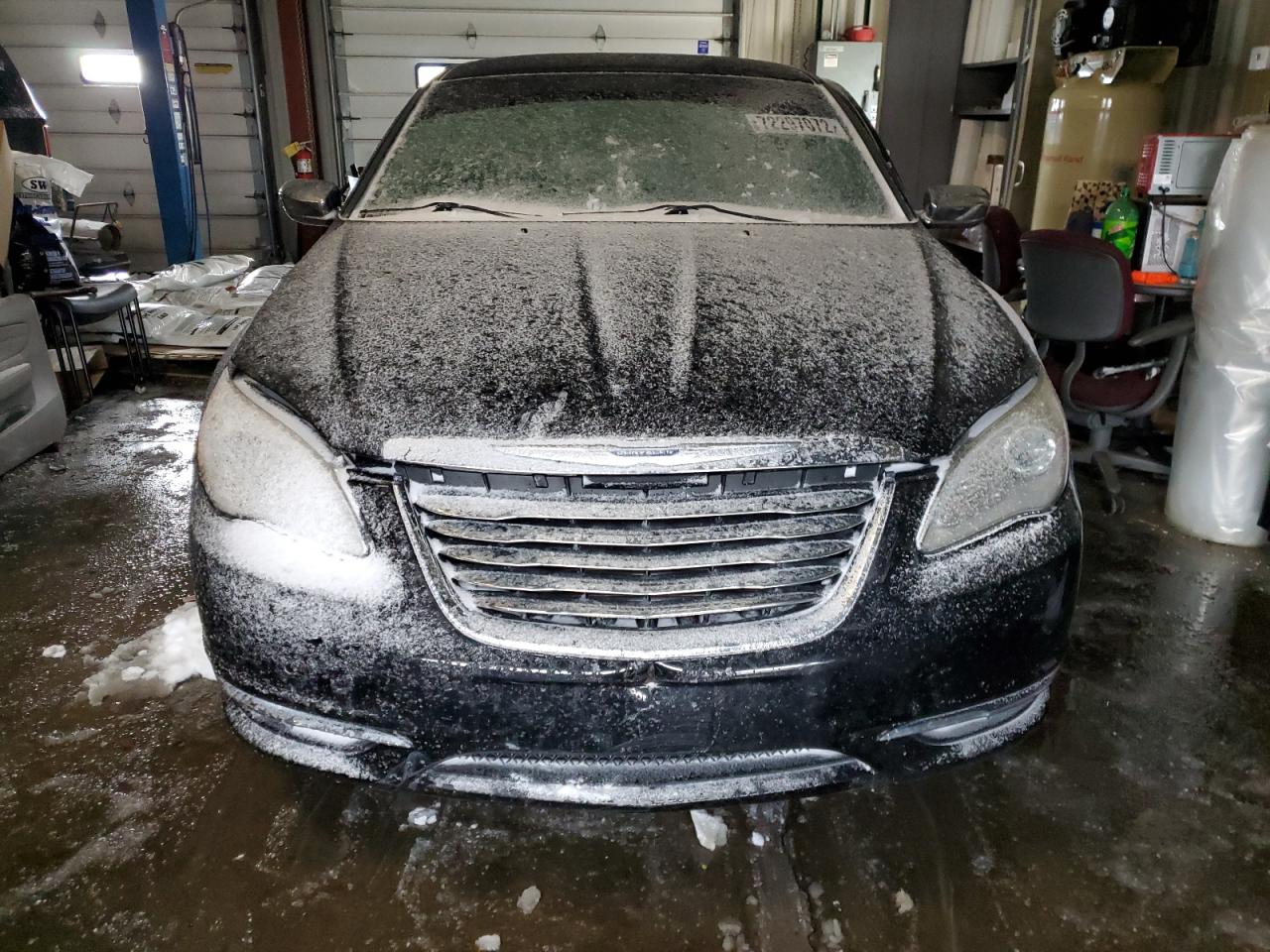 2014 Chrysler 200 VIN 1C3CCBCG7EN100040 photo 5
