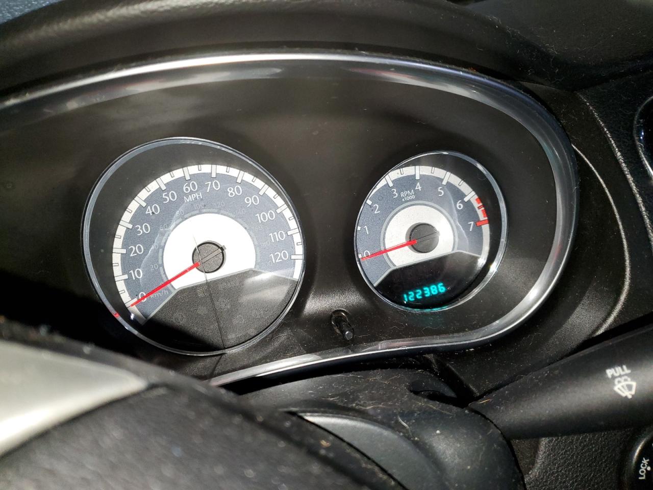 2014 Chrysler 200 VIN 1C3CCBCG7EN100040 photo 9