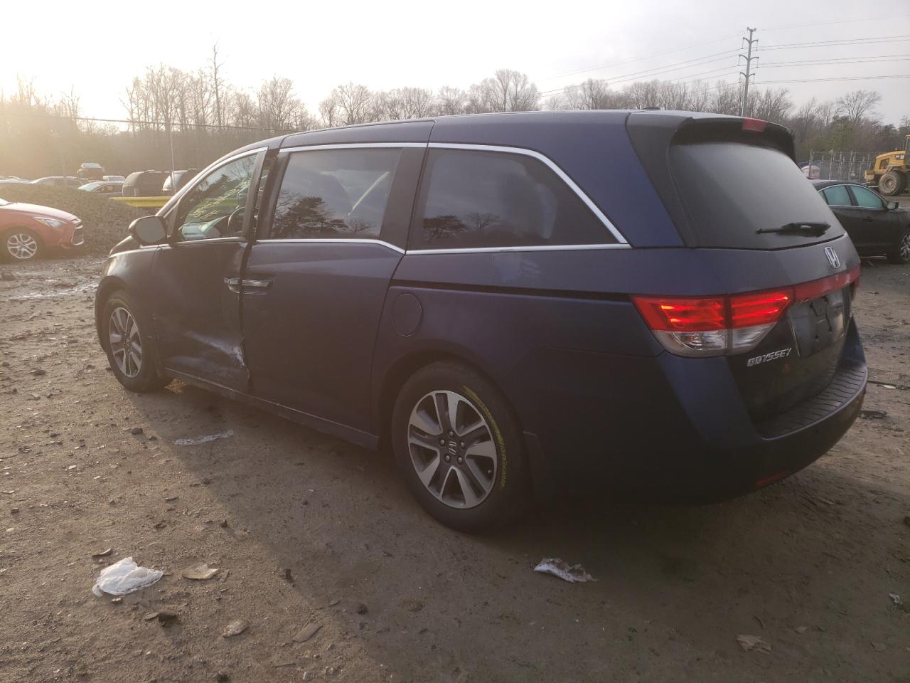 2015 HONDA Odyssey VIN 5FNRL5H92FB111321 photo 2