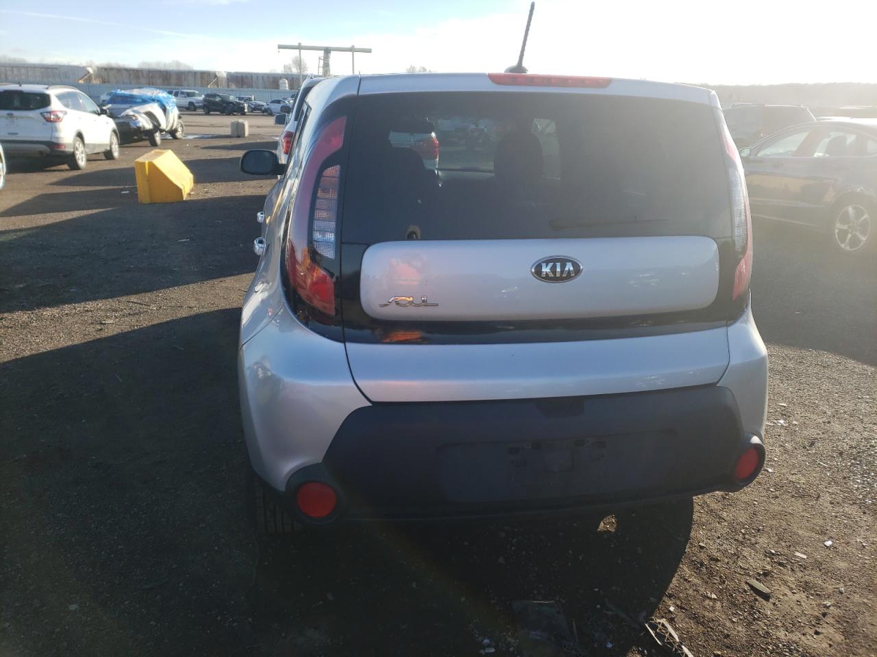 2015 KIA Soul VIN KNDJN2A21F7815180 photo 6