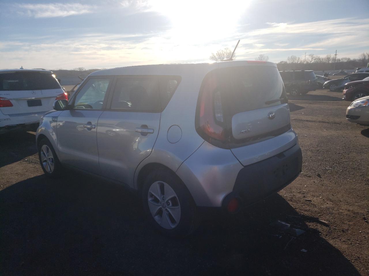 2015 KIA Soul VIN KNDJN2A21F7815180 photo 2