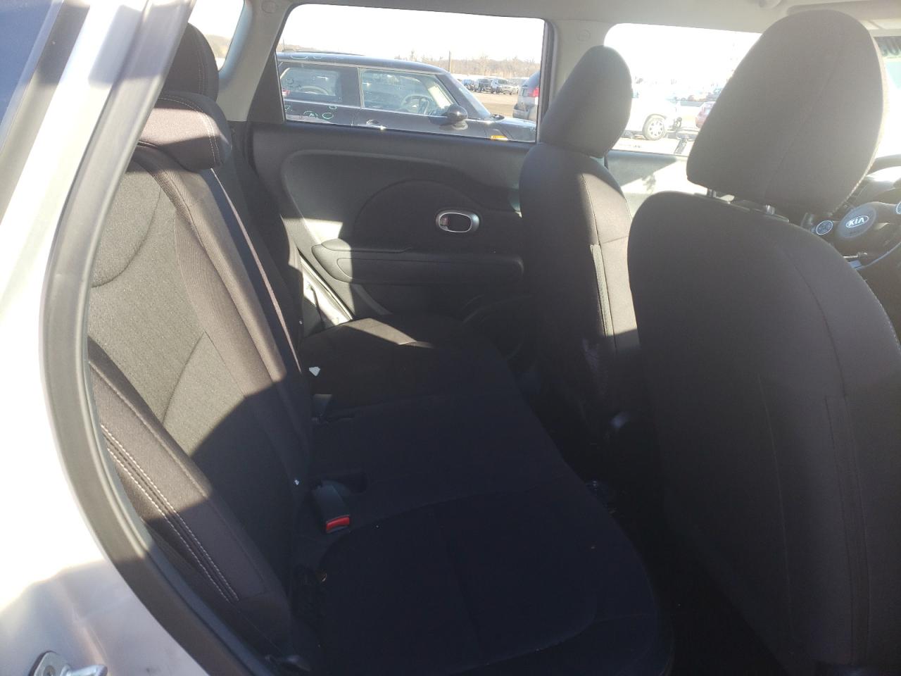 2015 KIA Soul VIN KNDJN2A21F7815180 photo 10