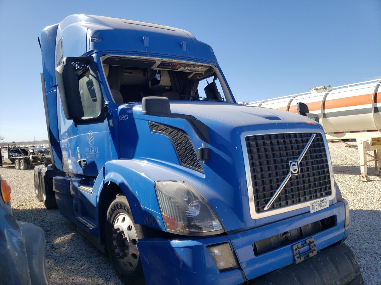 2016 Volvo Vn Vnl VIN 4V4NC9TH5GN954568 photo 1