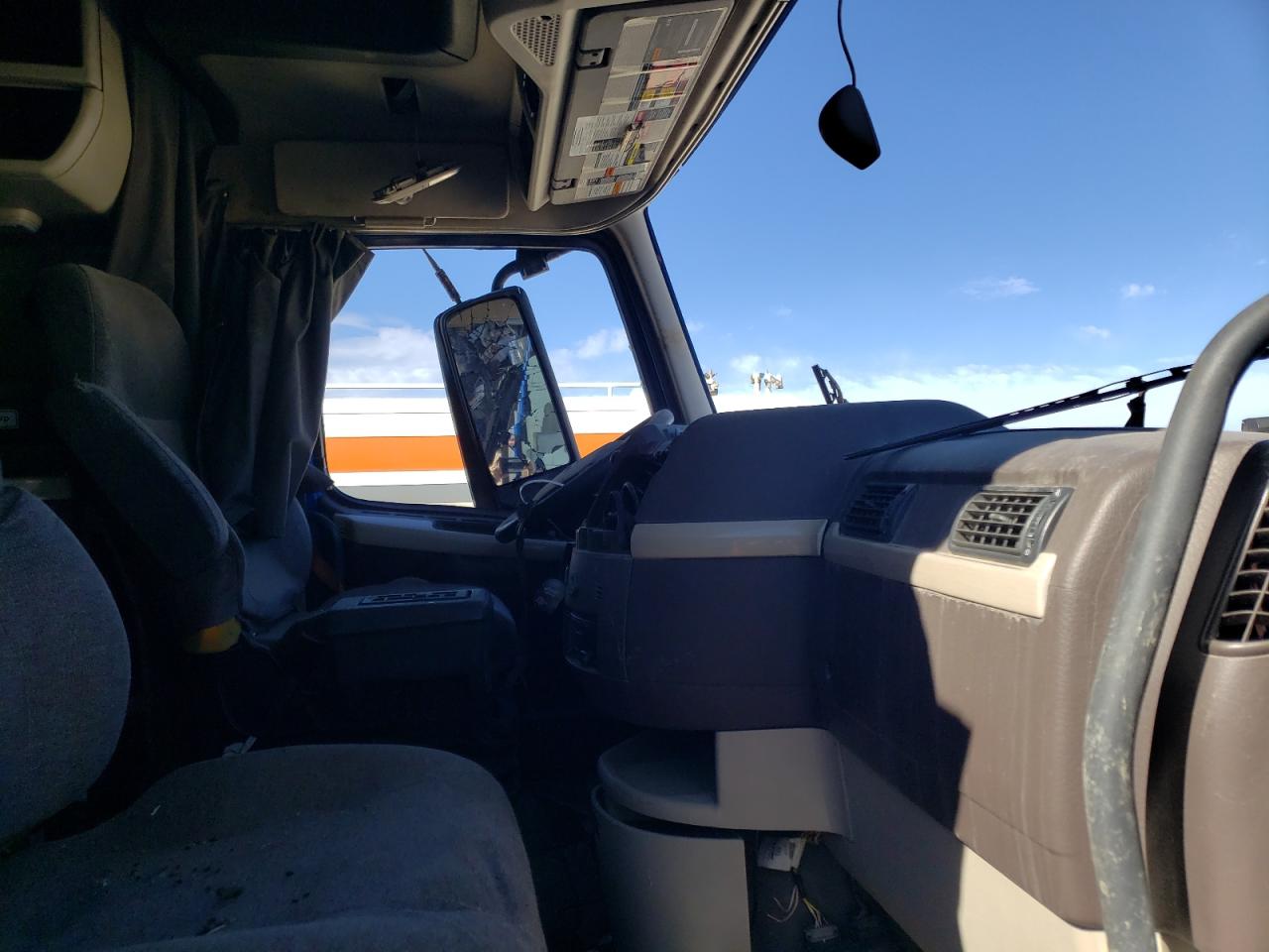 2016 Volvo Vn Vnl VIN 4V4NC9TH5GN954568 photo 5