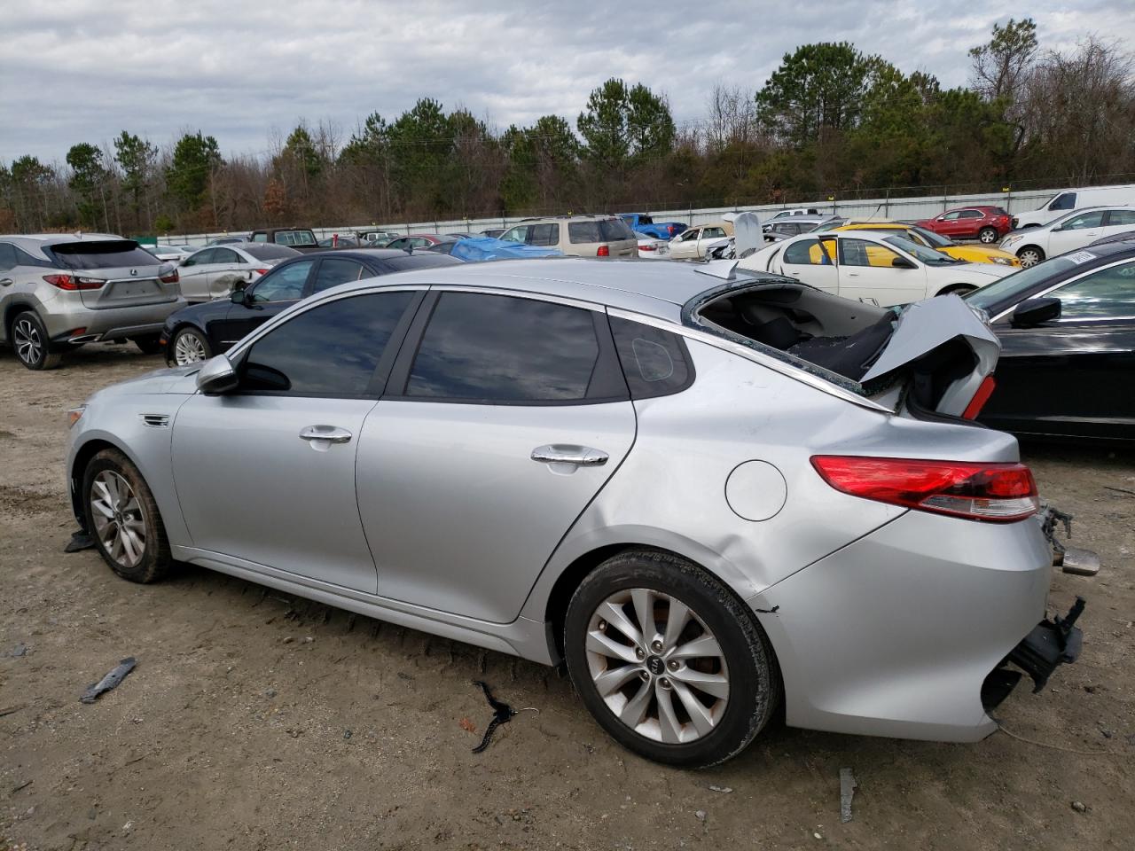 2016 Kia Optima VIN 5XXGT4L38GG036434 photo 2